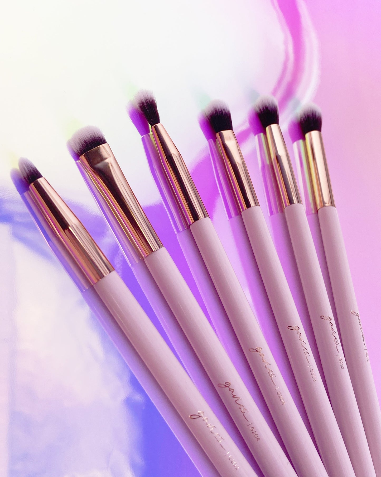 Gavissi Beauty - G212 LARGE ROUND BLENDER BRUSH